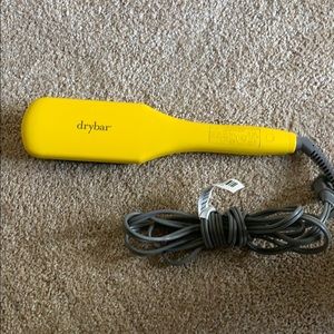 Dry Bar heated flat brush